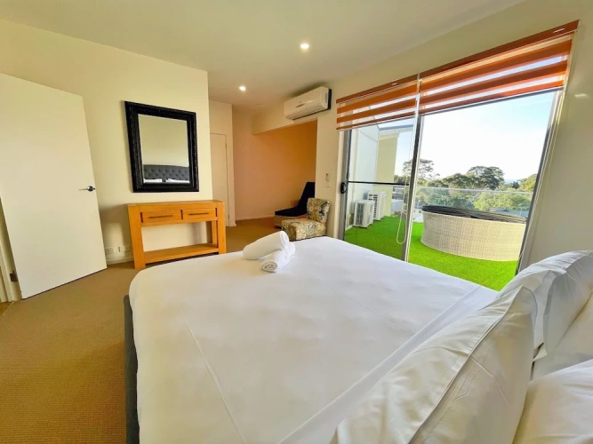 3 Bedrooms Executive Apartment with balcony