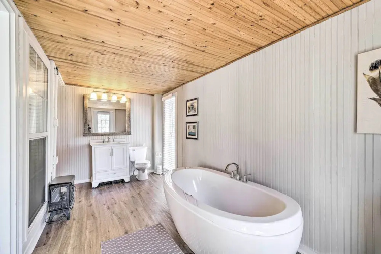 Eclectic 'osage Cottage' in Historic District