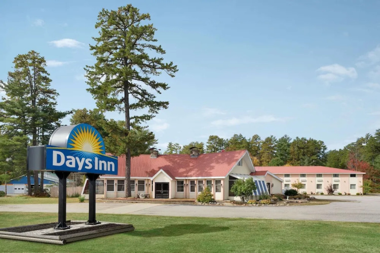 White Lake Inn & Tavern