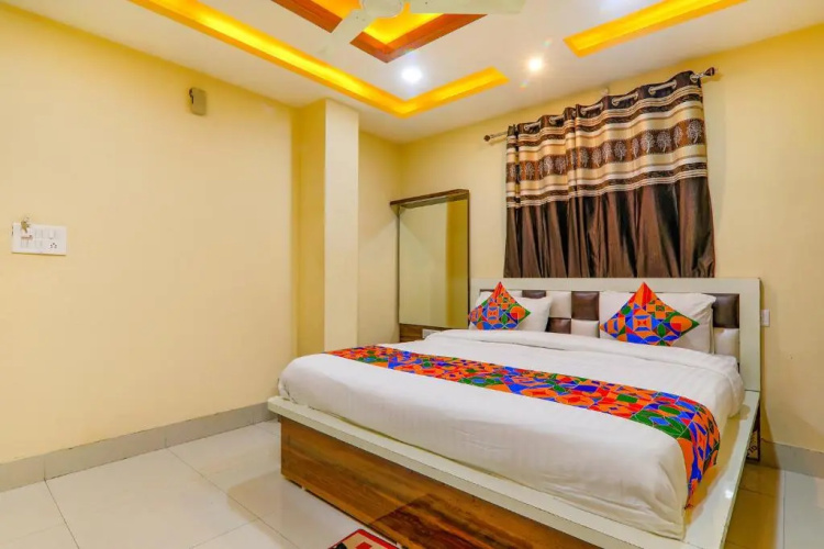 Fabhotel Shree Galaxy