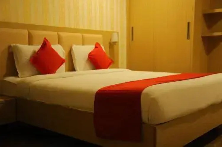 Rain Tr33 Hotel