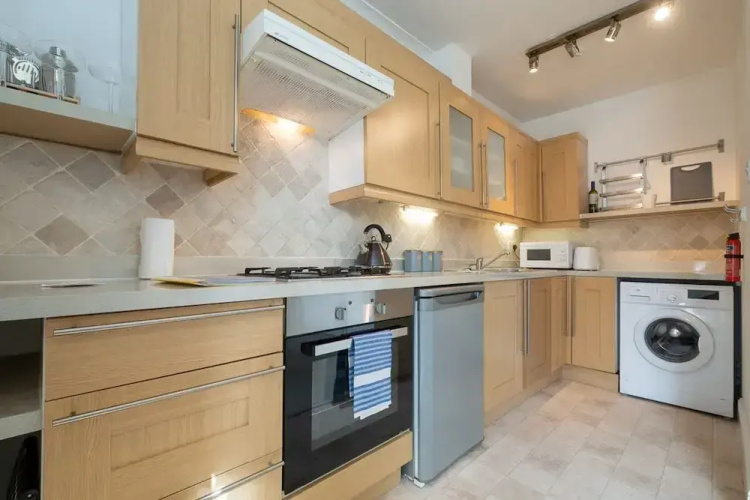 Host Stay Regency Square Apartment