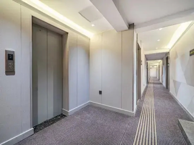 7 Days Premium Hotel