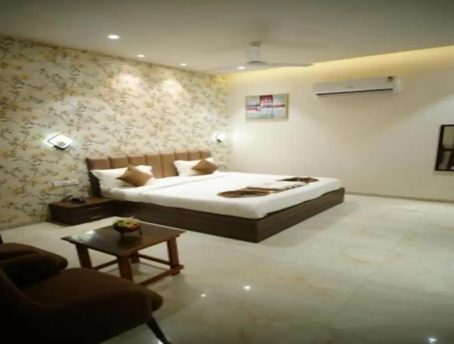 Deluxe Double room with city view