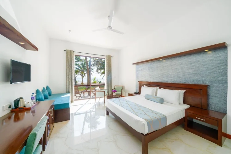 Superior room with balcony and with sea view