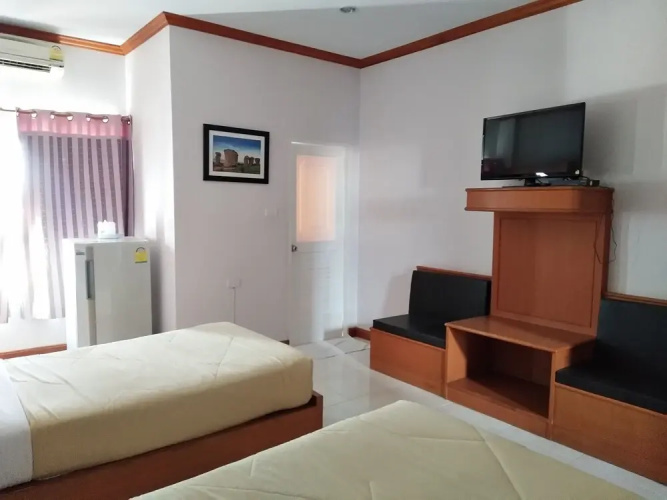 Dee Prom Hotel