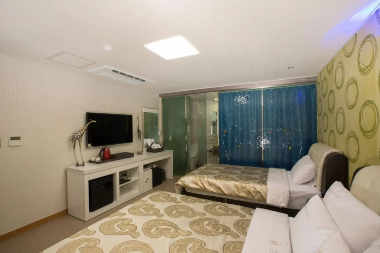 MJ Hotel