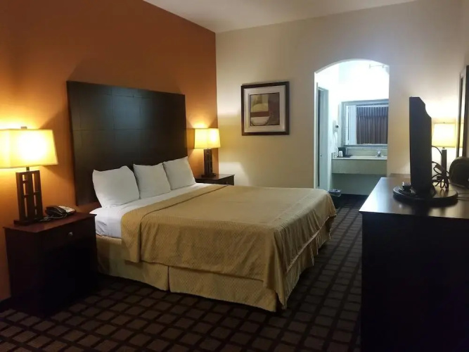 Executive Inn & Suites