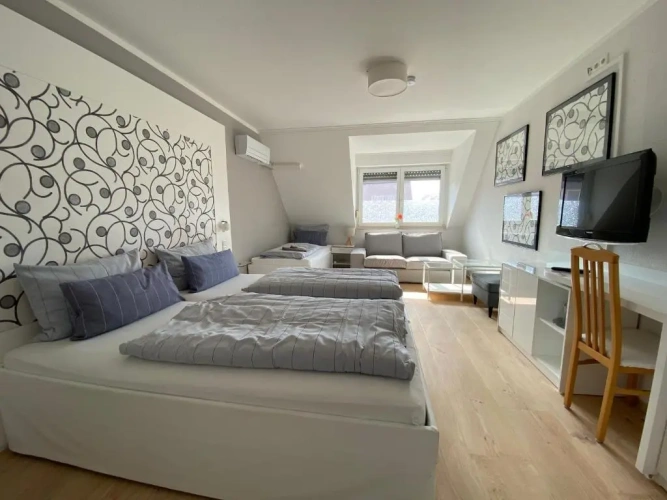 Standard Triple room
