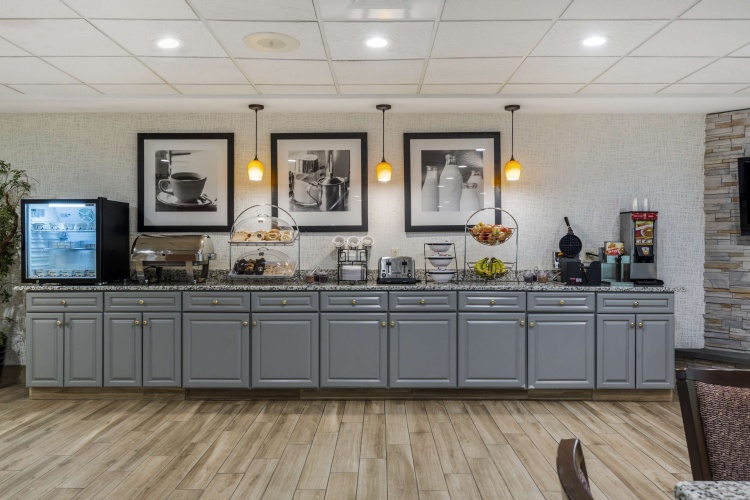 Best Western Plus New England Inn & Suites photo 26