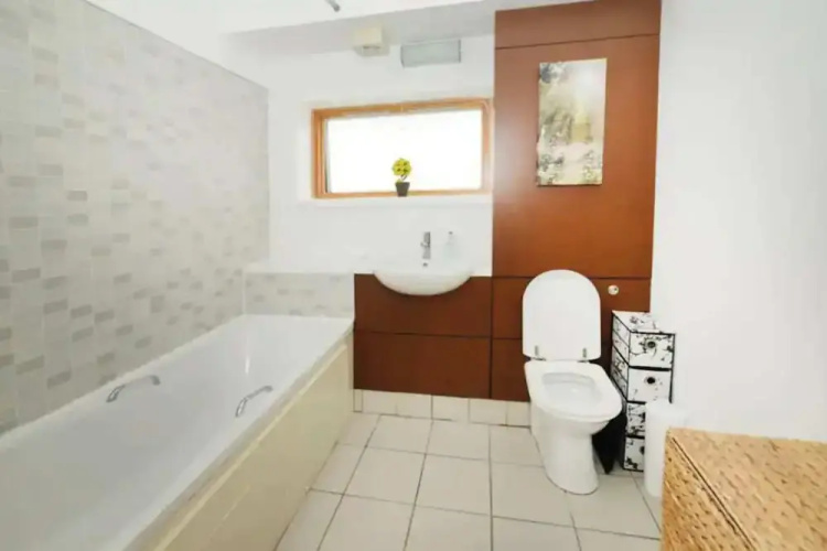 Bright 2BD Flat With Private Balcony - Dublin