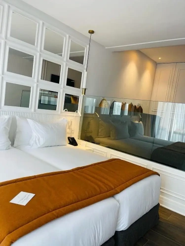 Deluxe Single Suite