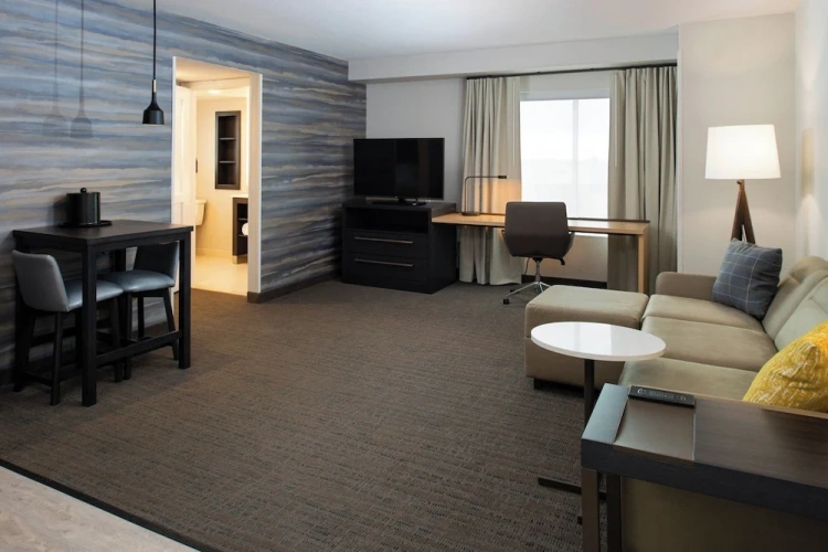 1 Bedroom Suite
