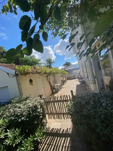 Htel Au Bon Landais