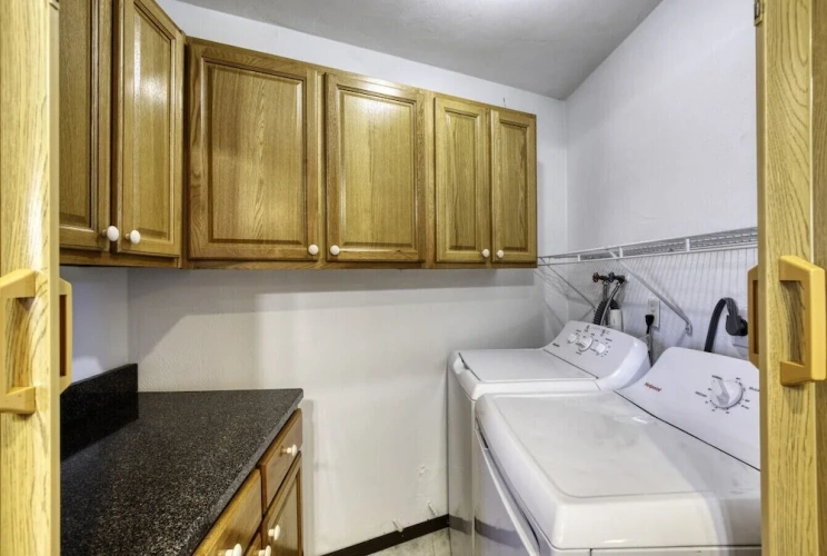 3 Bedrooms Apartment