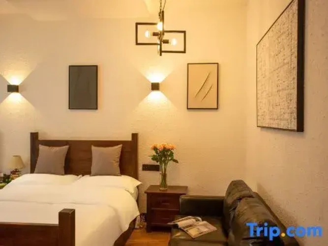 Standard Twin room with courtyard view