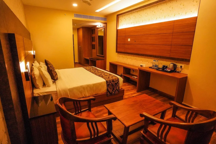 V Five Hotel