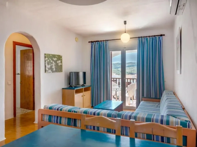 2 Bedrooms Apartment