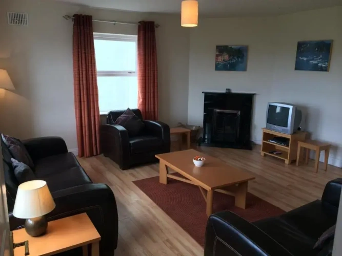 3 Bedrooms Cottage