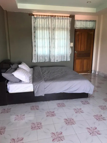 On Lee Apartment