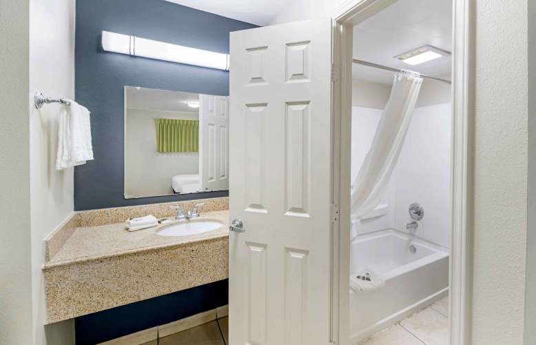 2 Bedrooms Quadruple Suite