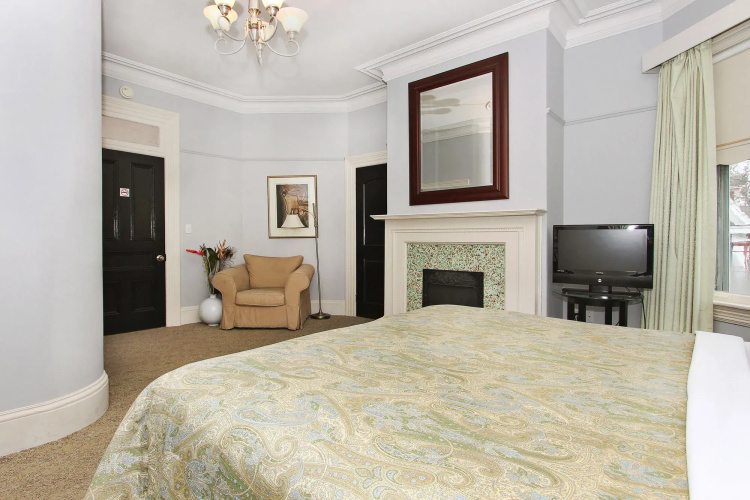 Cabot Boutique Hotel