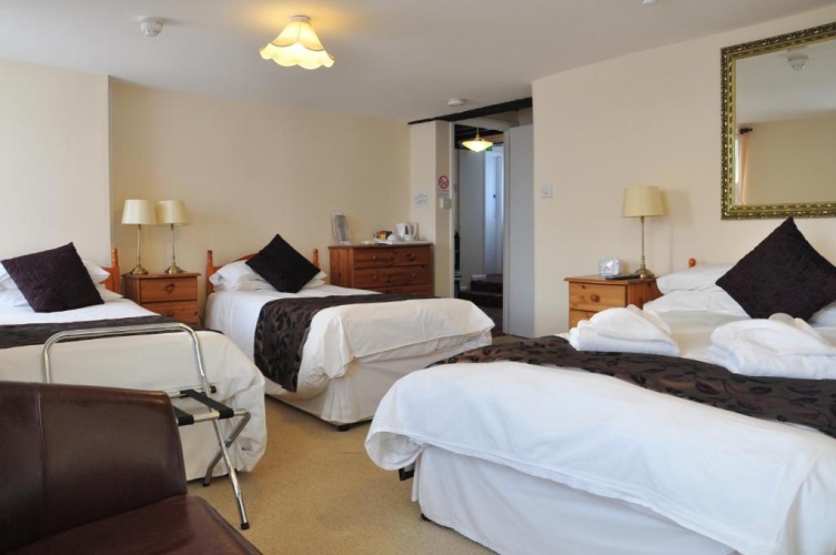 Standard Quadruple room