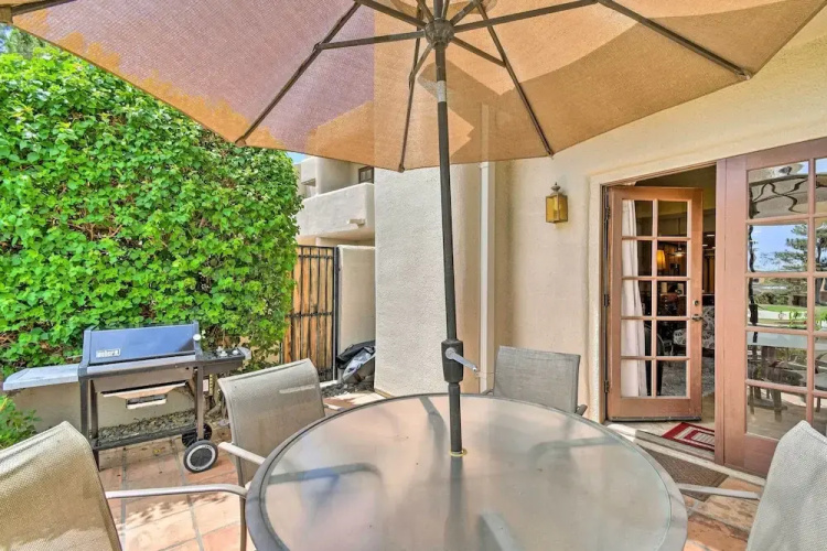 Golf Course Views, Hot Tub Access: Phoenix Home!