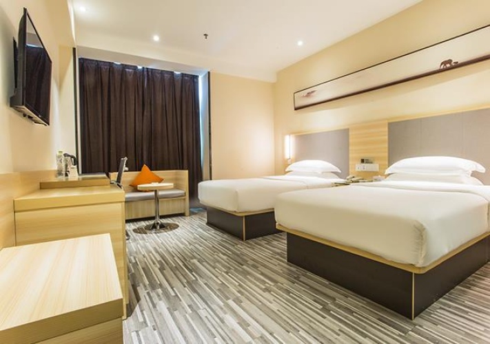 Standard Double room with city view
