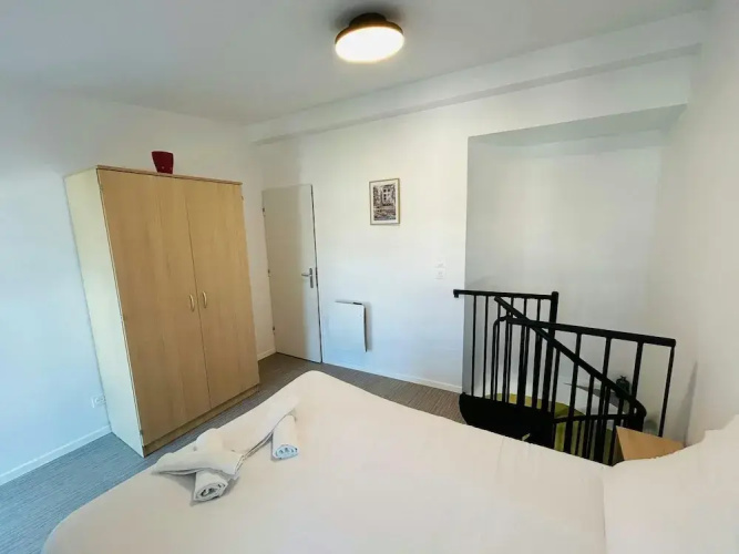 We Live In R - Duplex 503