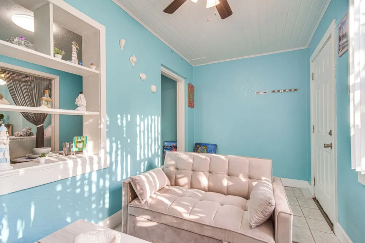Central Location! Walkable Studio in St Pete Beach