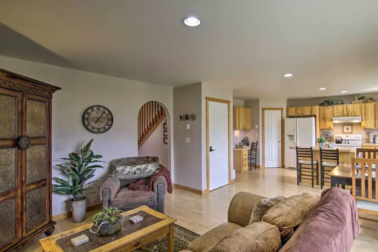 Airy Emigrant Townhome w/ Sweeping Mtn Views!