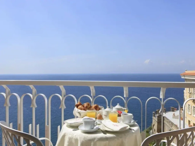 Quadruple Suite Front Sea View