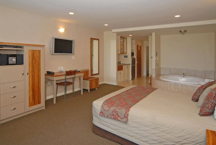 Pebble Beach Motor Inn