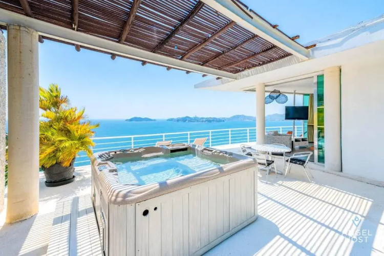 Opulent Casa Utopia with 290 degrees Jaw-Dropping Ocean Views