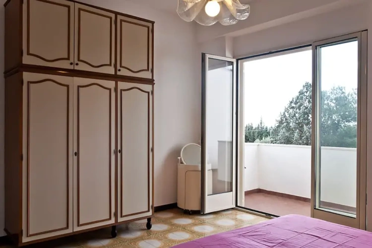 5 Bedrooms Villa