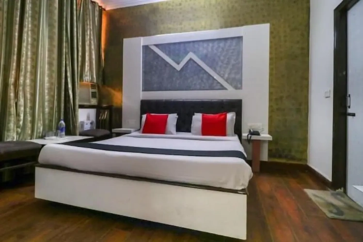 Deluxe Double room with city view