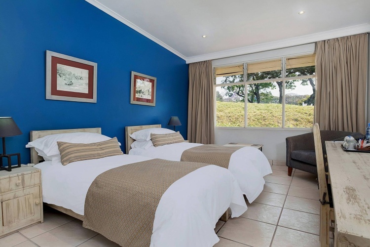 Standard Twin room with garden view