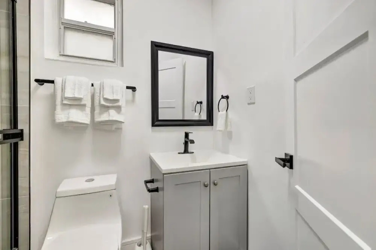 2BR 1BA off Las Olas Steps to Beach