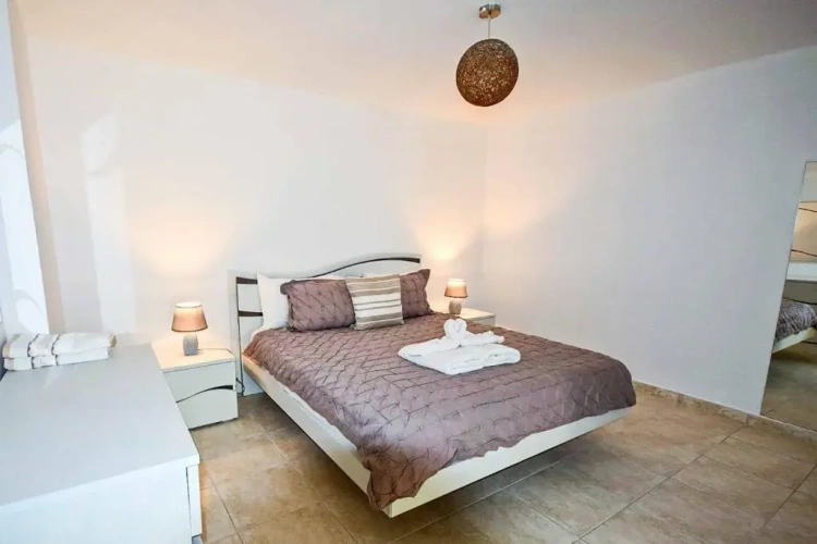 4 Bedrooms Villa