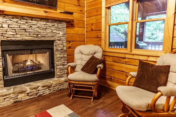Squirrel's Retreat by Eagles Ridge Resort