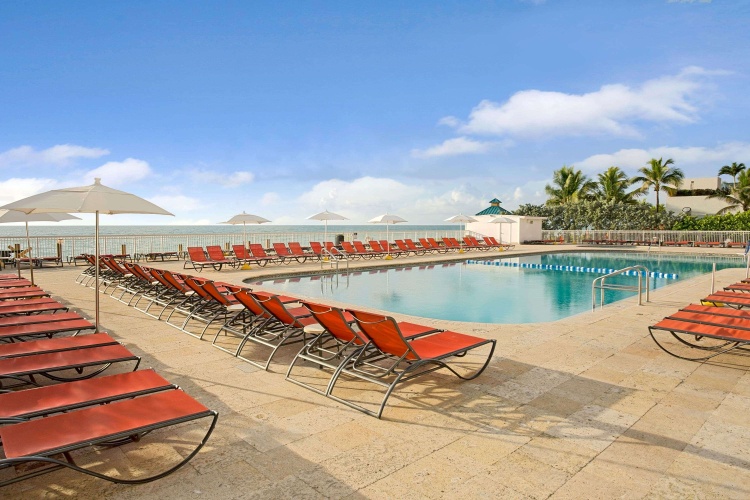 Ramada Plaza by Wyndham Marco Polo Beach Resort photo 18