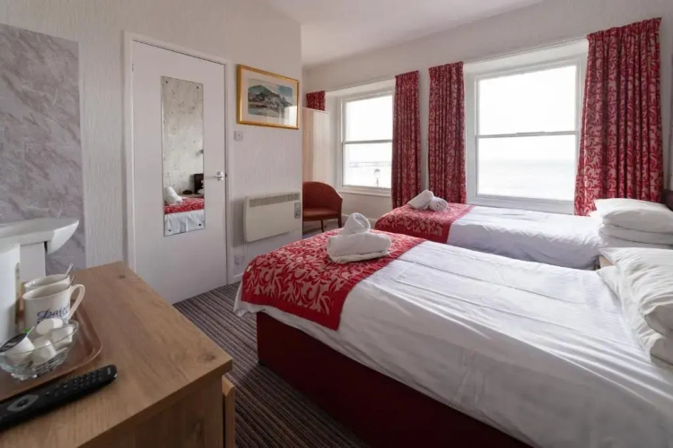 Standard Twin room with sea view