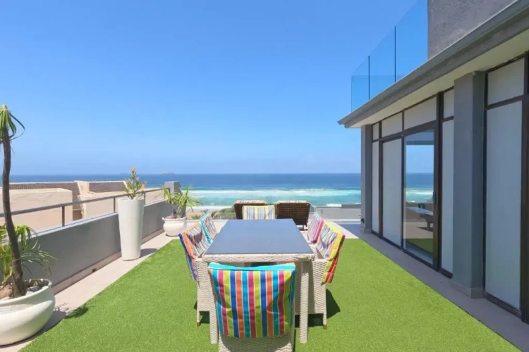 3 Bedrooms Apartment