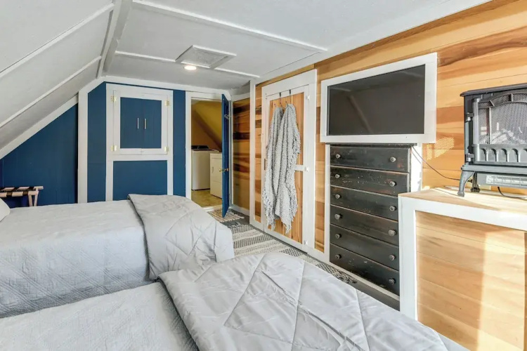 Green Mountain Views! Lowell Getaway Near Skiing