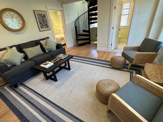 Prime Location Renovated House 6 bed 4 Bath