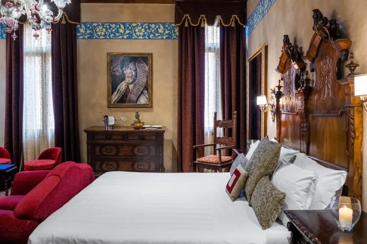 Lorenzo Priuli Junior Suite with canal view