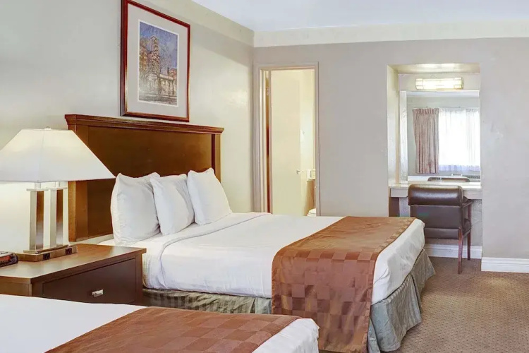 Travelodge Everett City Center