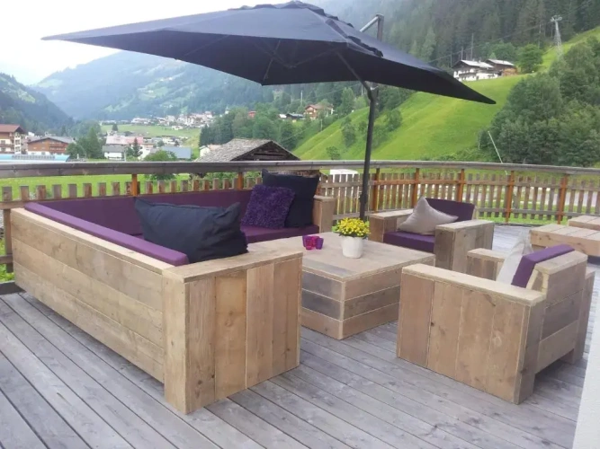 4 Bedrooms Apartment