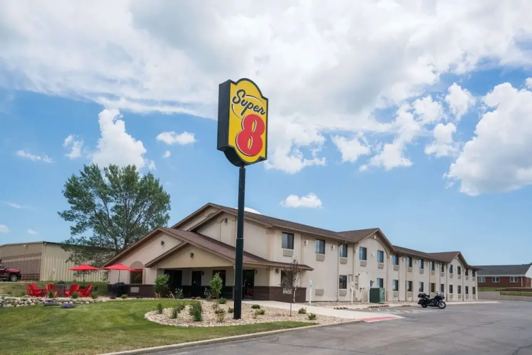The Super 8 Of Spirit Lake - Okoboji, IA